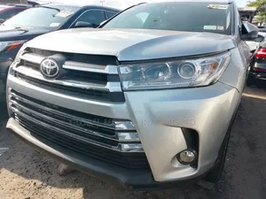 Toyota Highlander Limited Platinum 4dr SUV AWD (3.5L 6cyl 6A) 2015