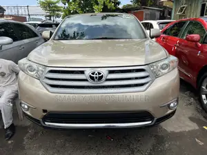 Toyota Highlander 2013 Gold