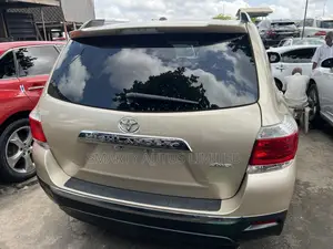 Toyota Highlander 2013 Gold