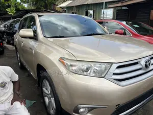 Toyota Highlander 2013 Gold