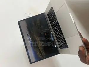 Laptop Apple MacBook Pro 2018 16GB Intel Core i7 SSD 256GB
