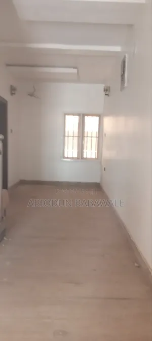 4bdrm Duplex in Jahi Gilmore for rent