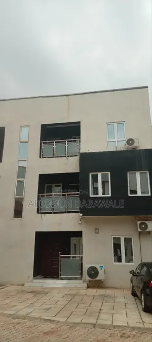 4bdrm Duplex in Jahi Gilmore for rent
