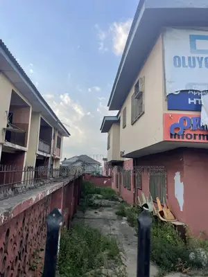 10bdrm Duplex in Oluyole Ibadan for sale