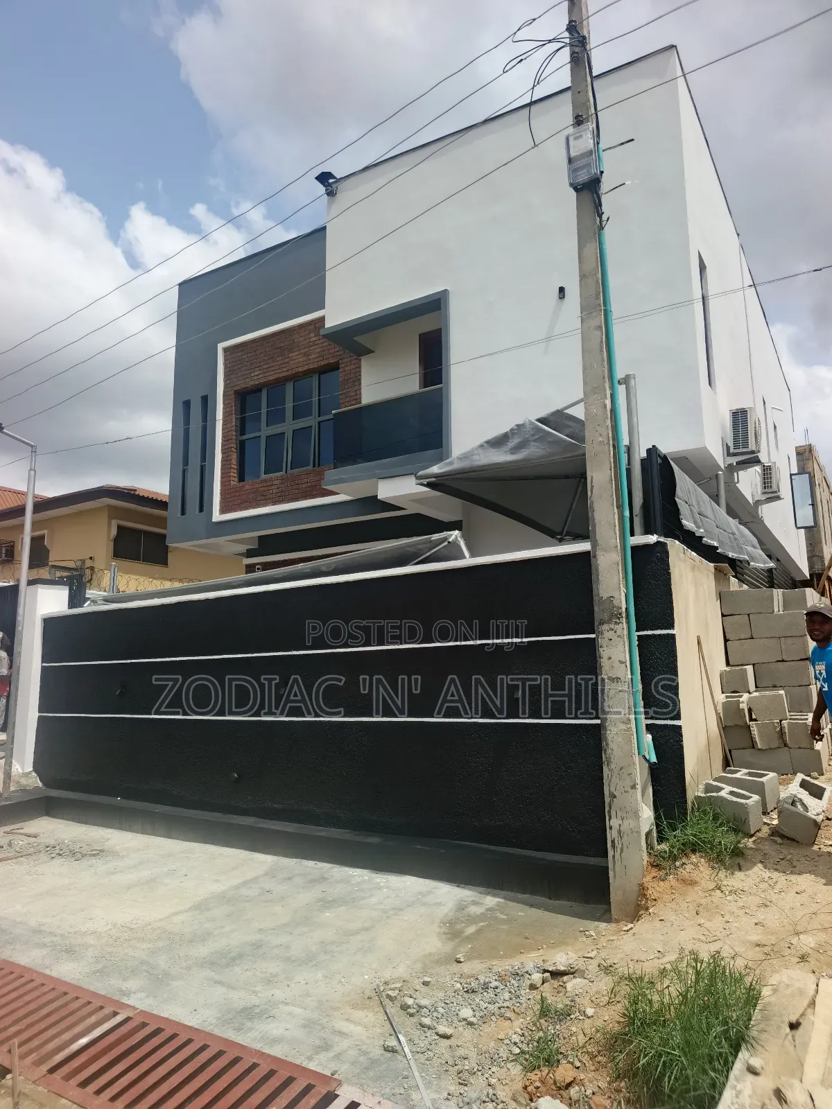 4bdrm Duplex in Residential Estate for sale