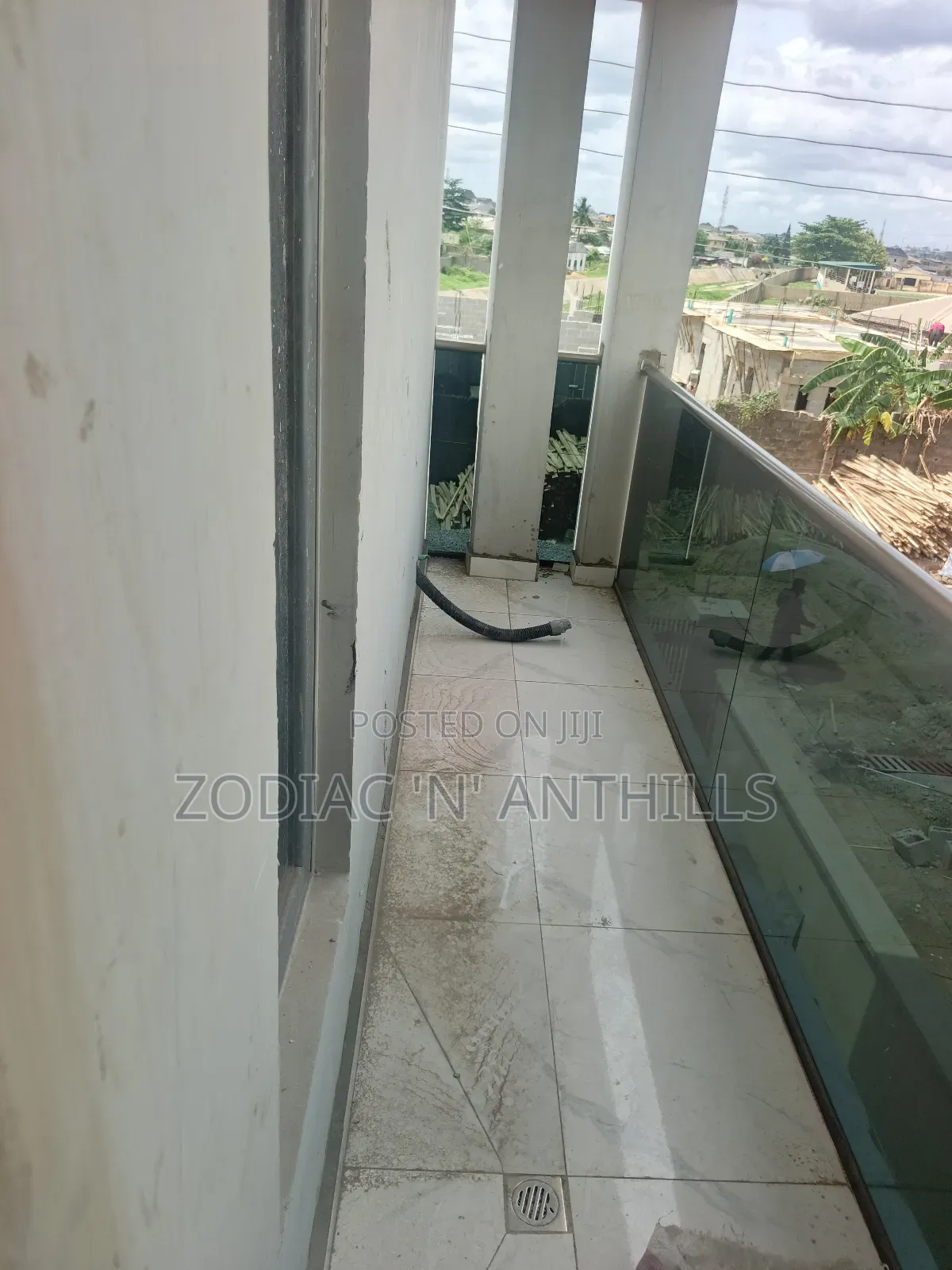4bdrm Duplex in Residential Estate for sale