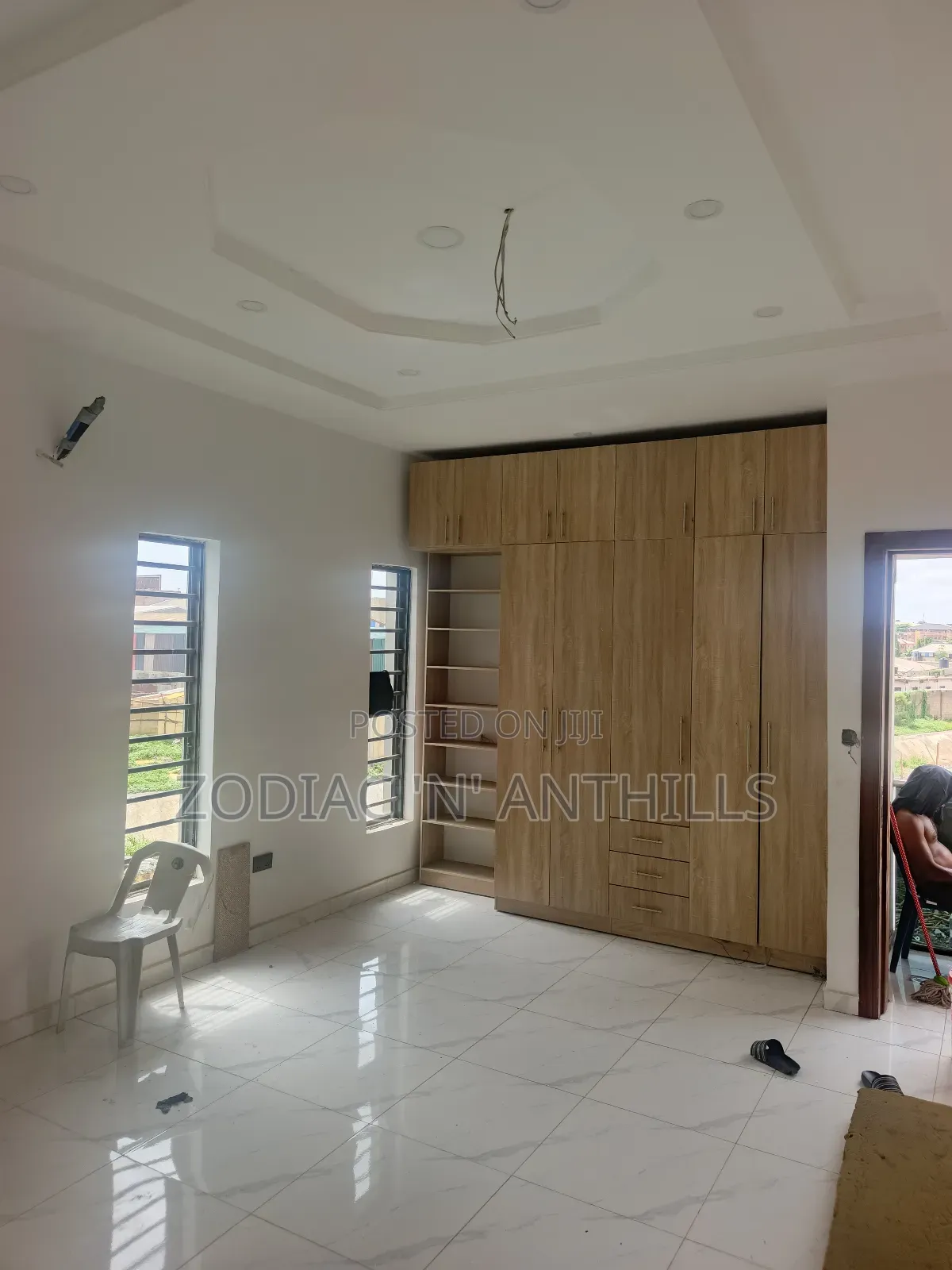 4bdrm Duplex in Residential Estate for sale
