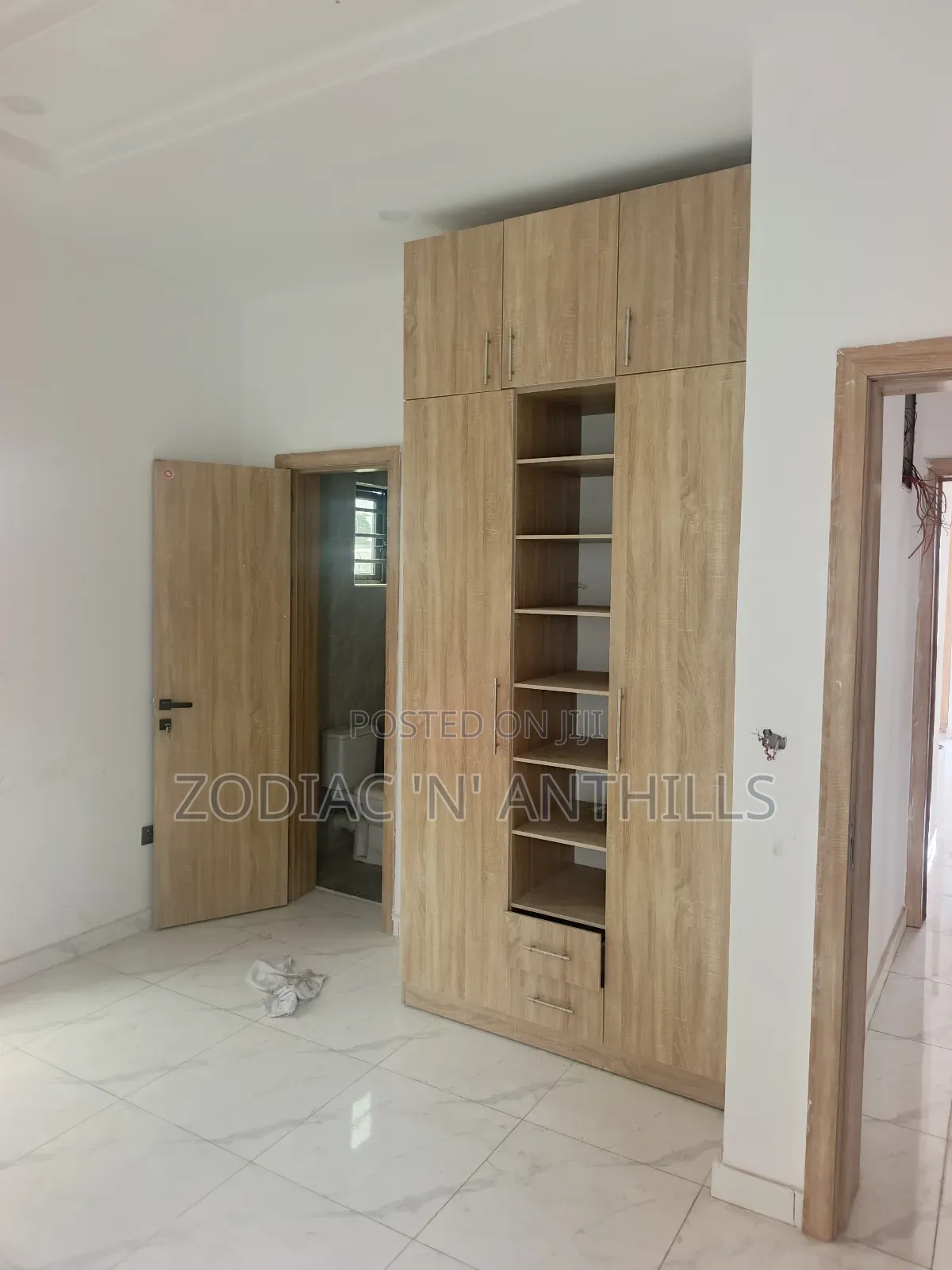 4bdrm Duplex in Residential Estate for sale