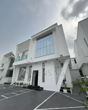 5bdrm Duplex in Chevron for sale