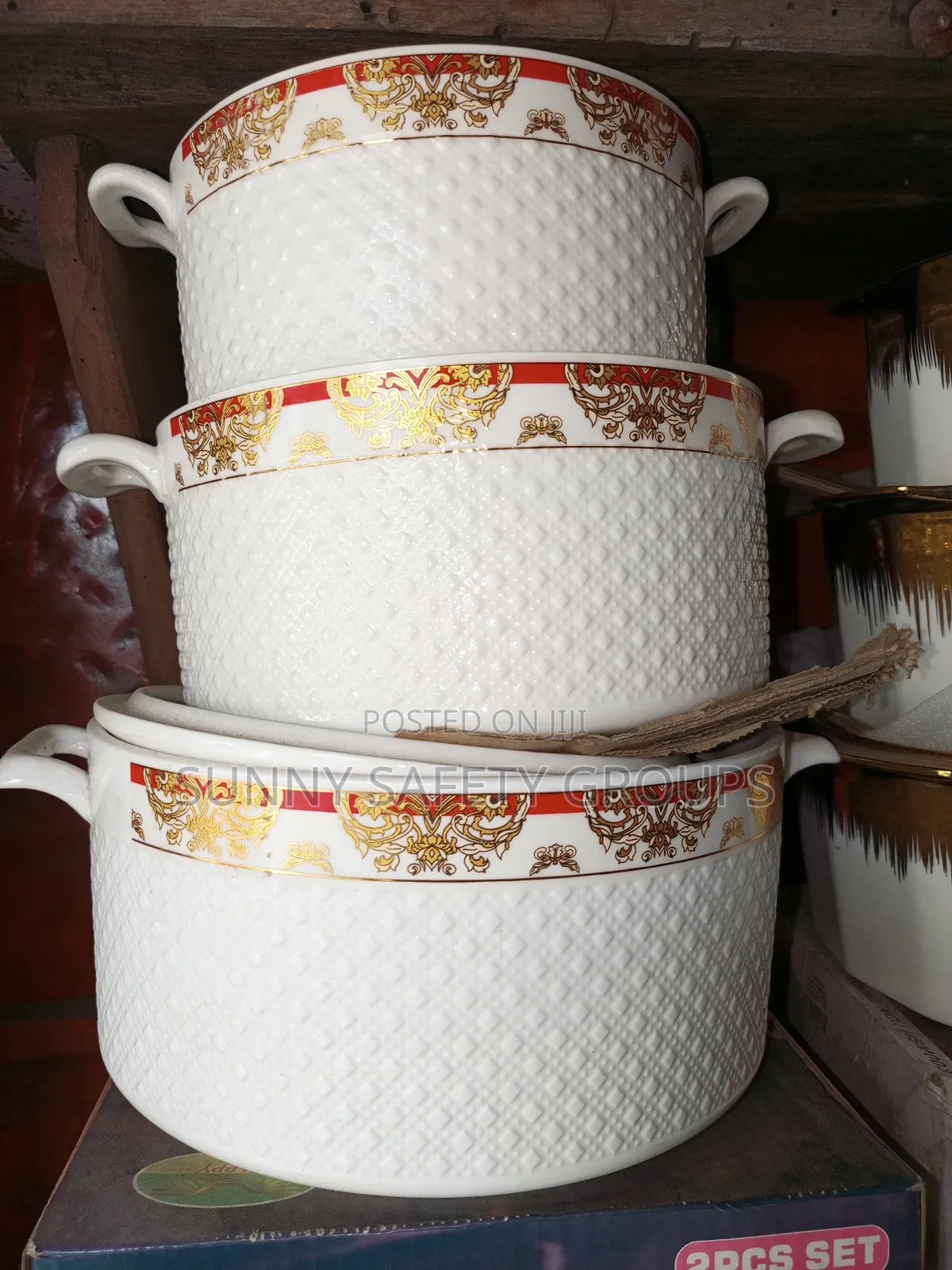 Kitchen Cookware and Dishes