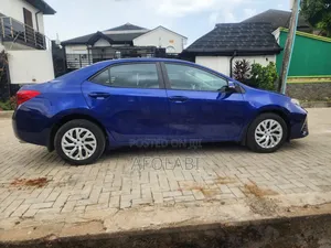 Toyota Corolla SE (1.8L 4cyl 6M) 2019 Blue
