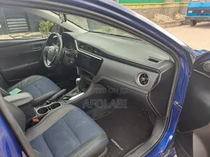 Toyota Corolla SE (1.8L 4cyl 6M) 2019 Blue