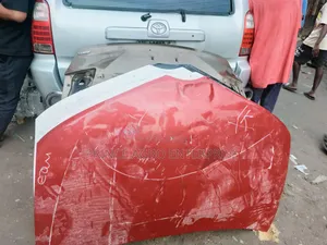 Toyota Corolla Im Bonnet 2012