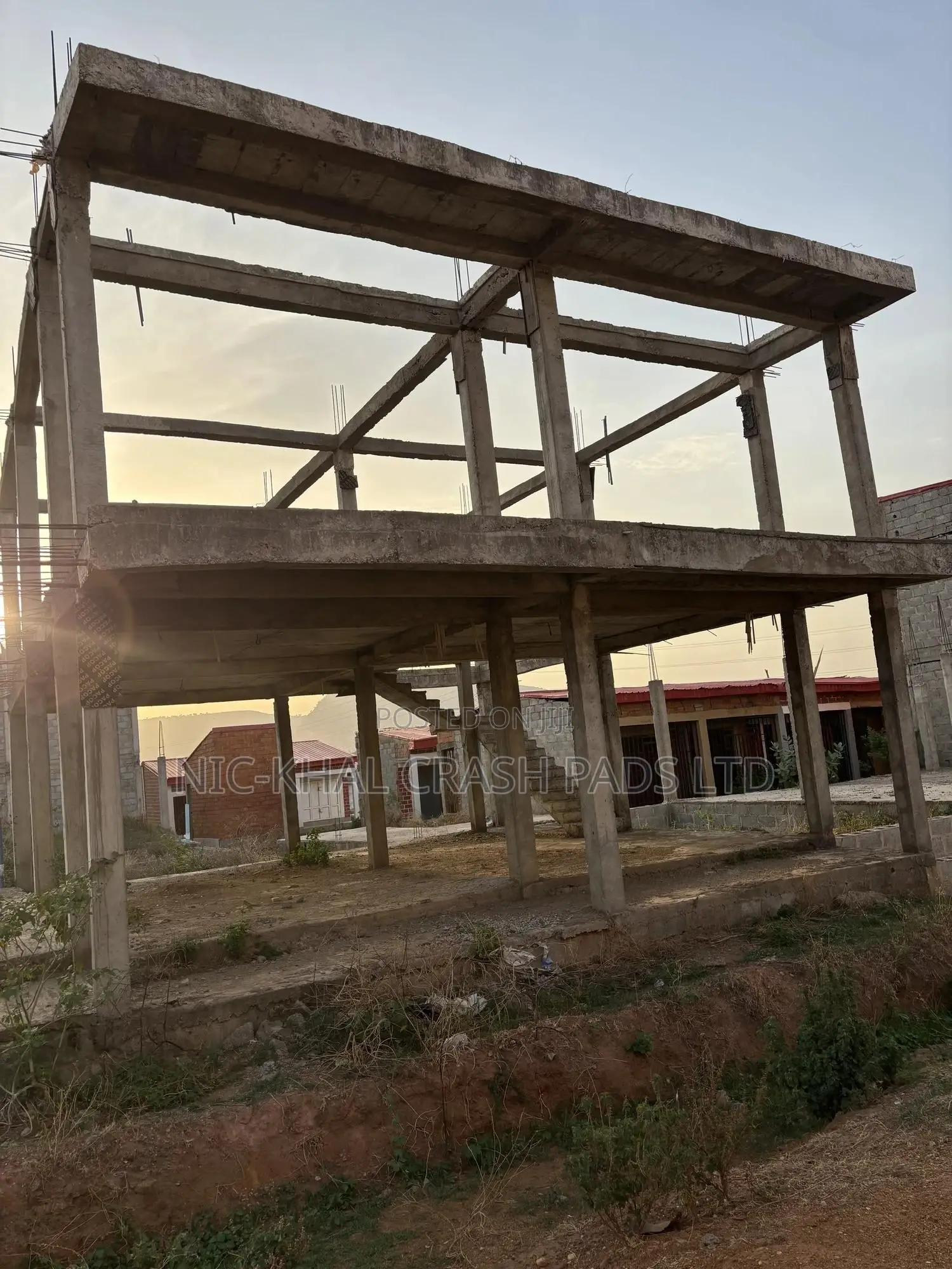 Strategically Sited Double Warehouse(Structural Element