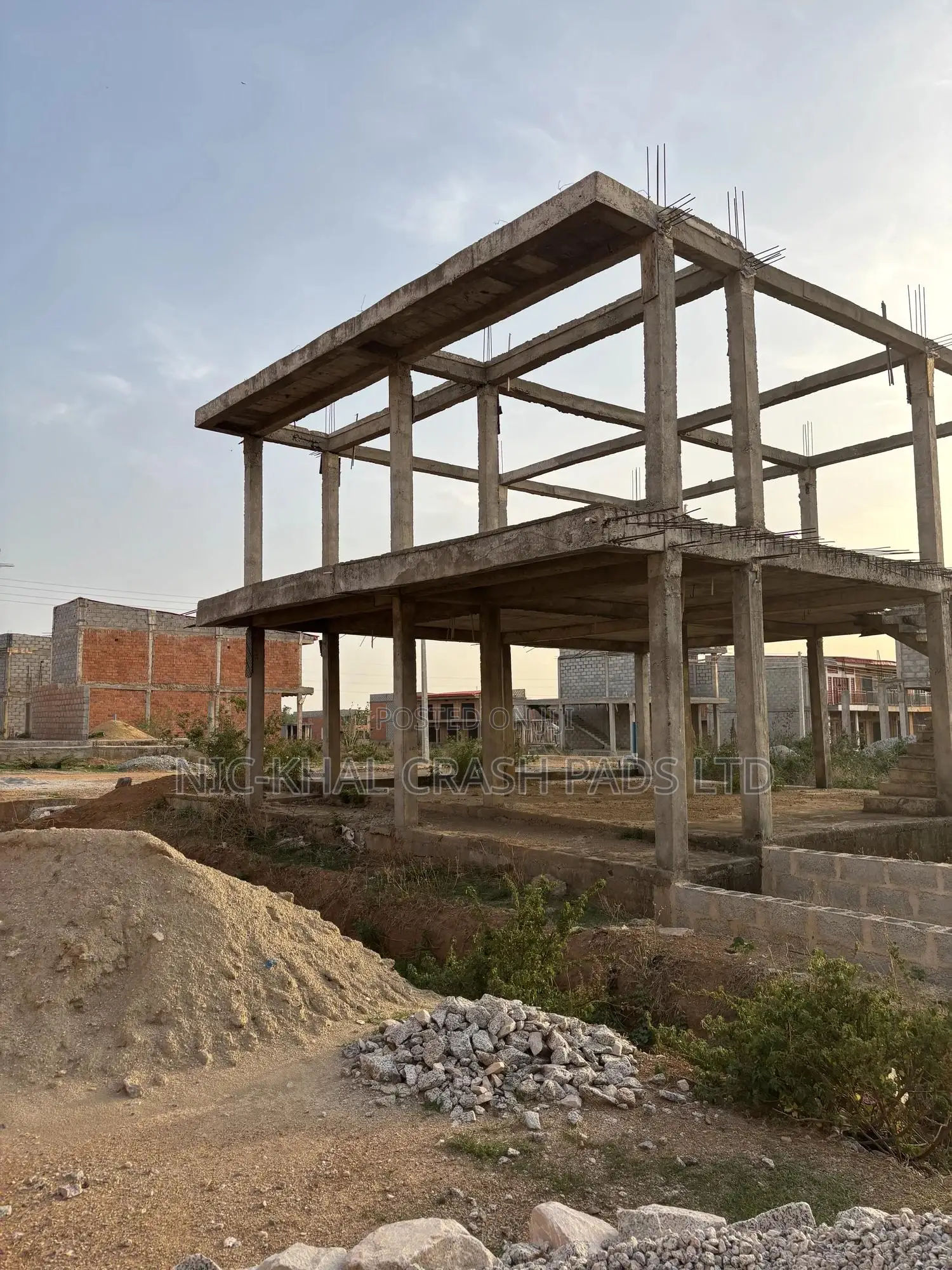 Strategically Sited Double Warehouse(Structural Element