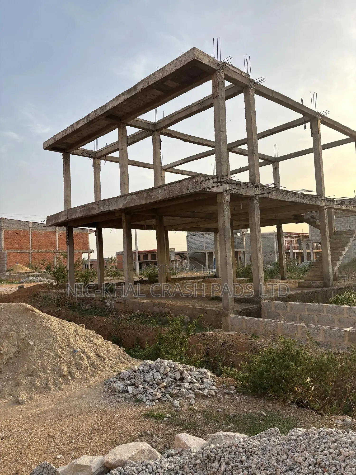 Strategically Sited Double Warehouse(Structural Element
