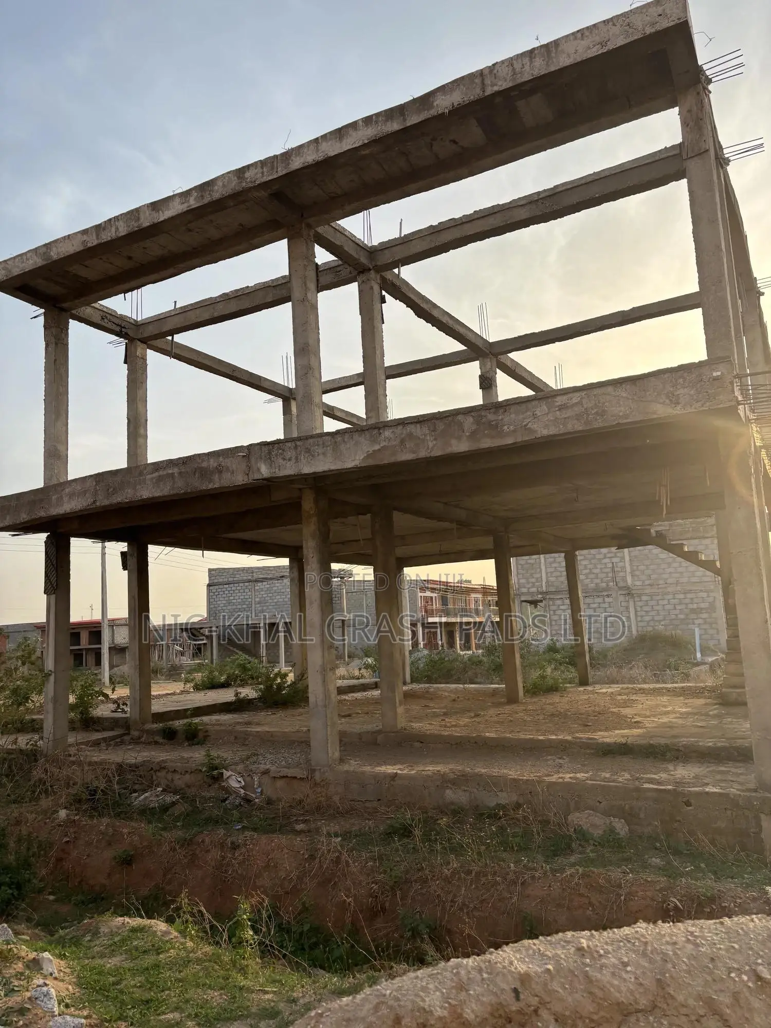 Strategically Sited Double Warehouse(Structural Element