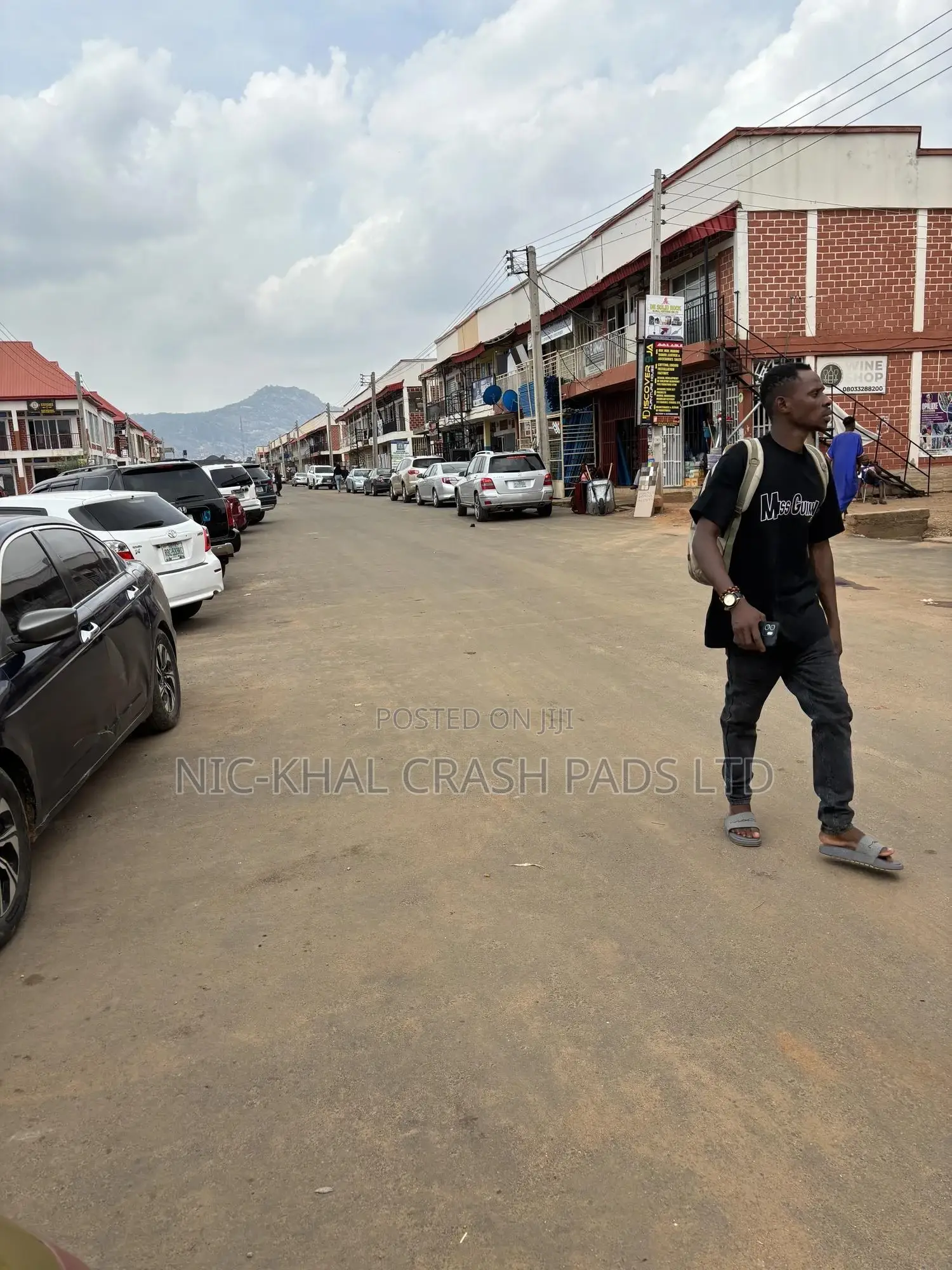 Strategically Sited Double Warehouse(Structural Element