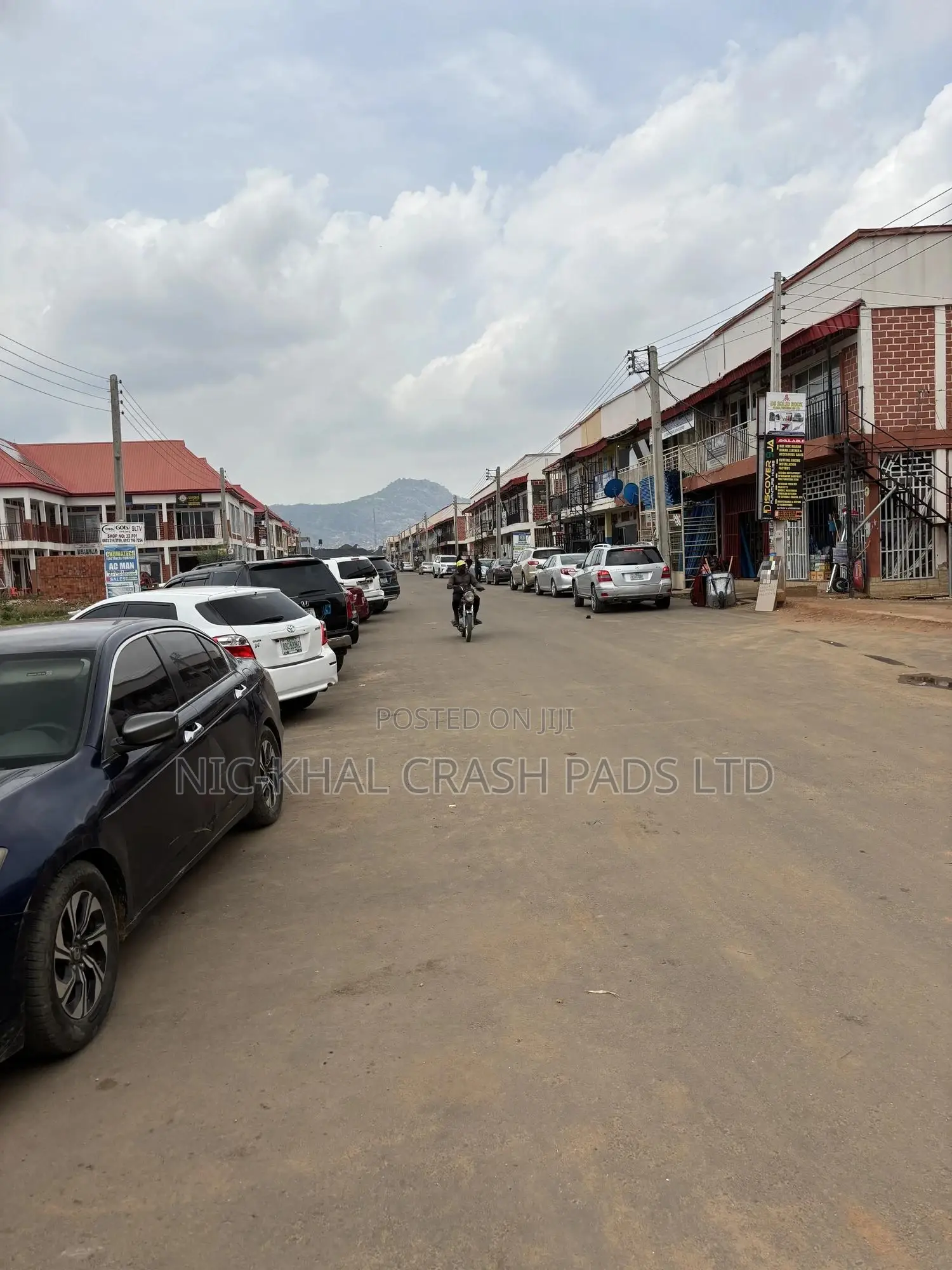 Strategically Sited Double Warehouse(Structural Element