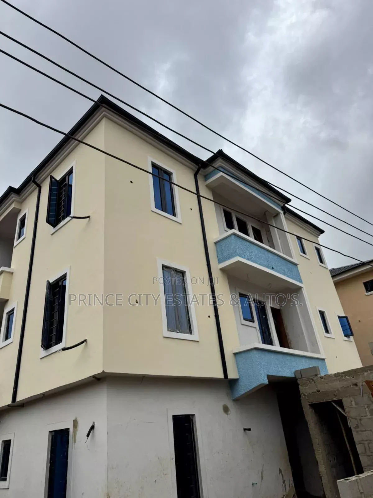 Studio Apartment in Shomolu for sale