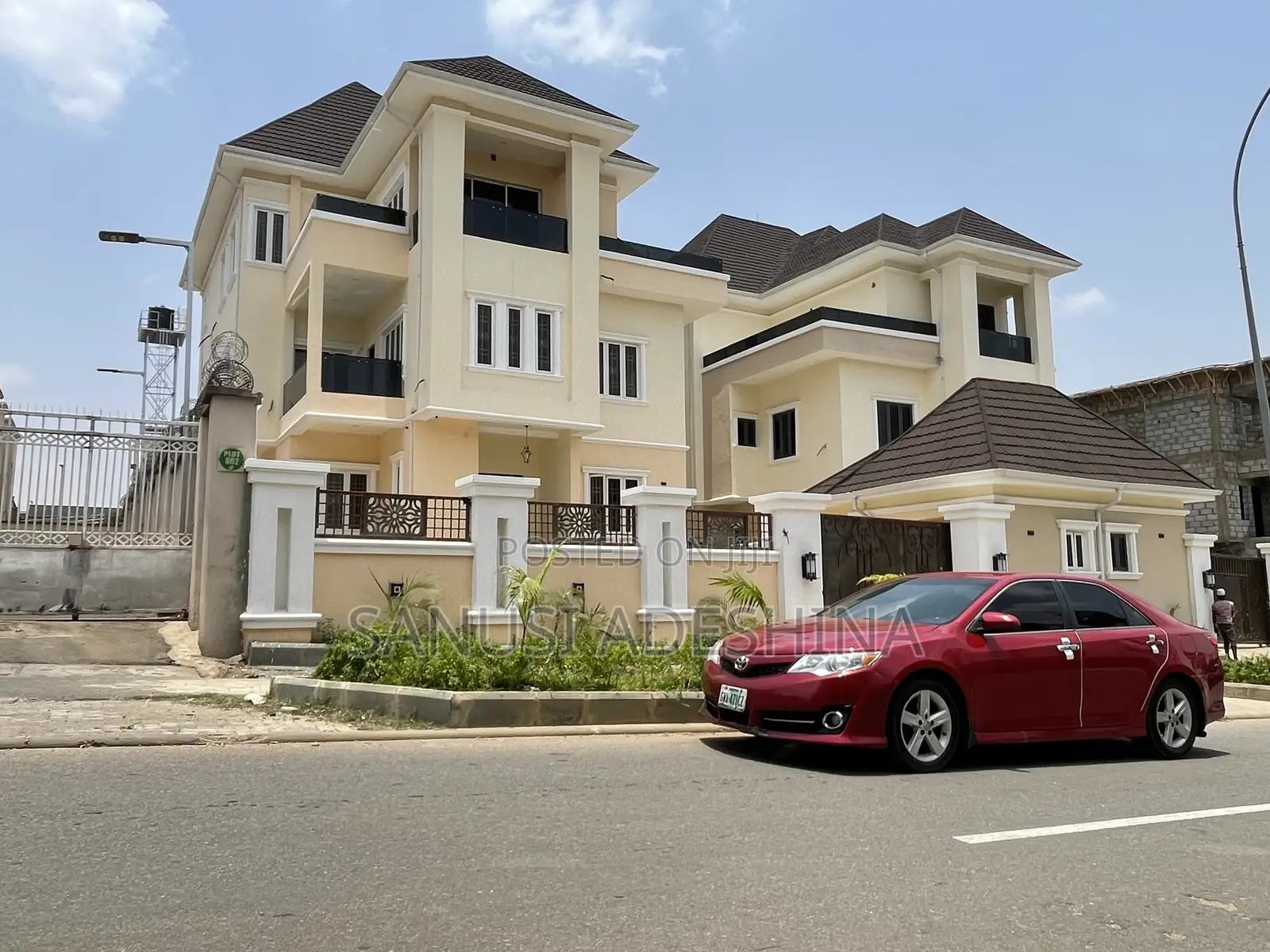 6bdrm Maisonette in Guzape Main Fct for sale
