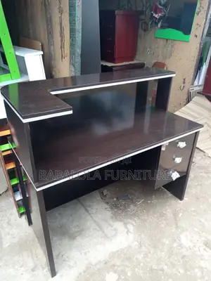 4 Feet Receptionist Table