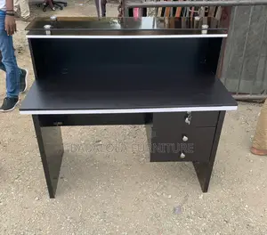 4 Feet Receptionist Table With Glass