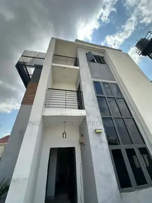 5bdrm Duplex in Lugbe District for sale