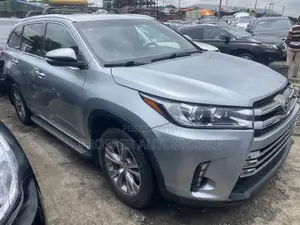 Toyota Highlander XLE V6 4x4 (3.5L 6cyl 6A) 2016 Gray