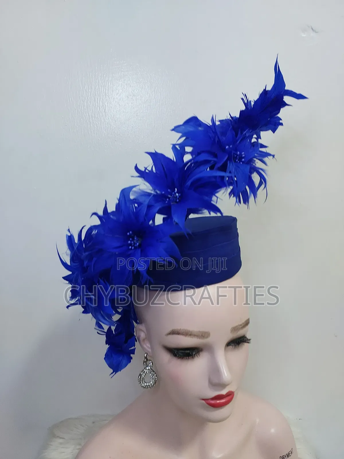 Blue Feathery Cap Facinator