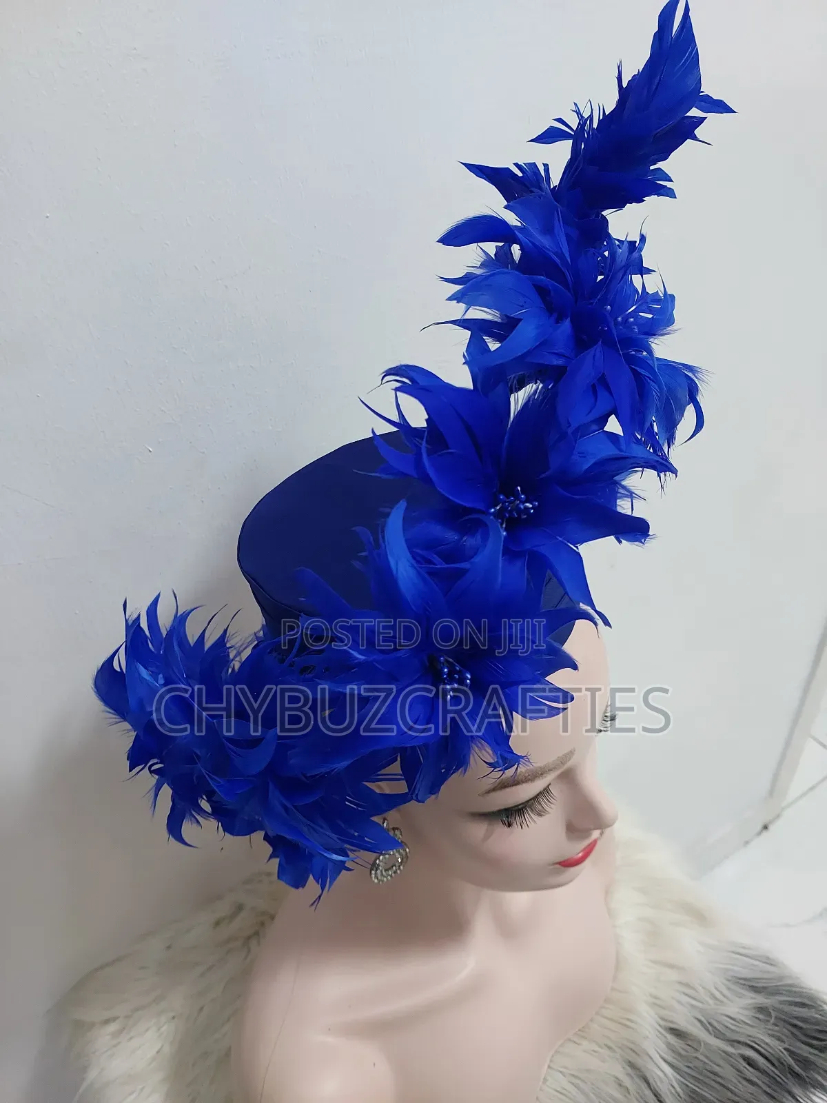 Blue Feathery Cap Facinator