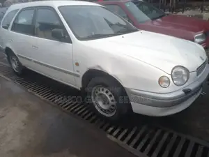 Toyota Corolla 1998 White
