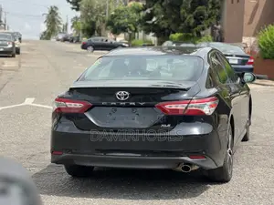 Toyota Camry XLE FWD (2.5L 4cyl 8AM) 2018 Black