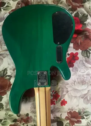6 Strings Active Bass Guitar