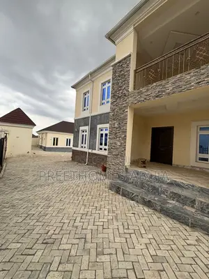 6bdrm Duplex in Naf Valley Estate, for rent