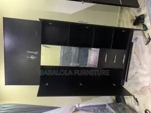 4:8 Feet Standard Wardrobe With Glass