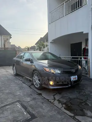 Toyota Camry SE 4dr Sedan (2.5L 4cyl 6A) 2013 Gray