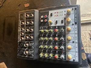 Behringer Xenyx 802 Mixer