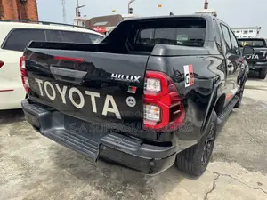 Toyota Hilux Revo Double Cab Petrol 2.7 AWD 2020 Black