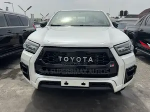 Toyota Hilux 2023 White