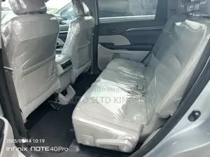 Toyota Highlander LE Plus V6 4x4 (3.5L 6cyl 6A) 2016 Silver