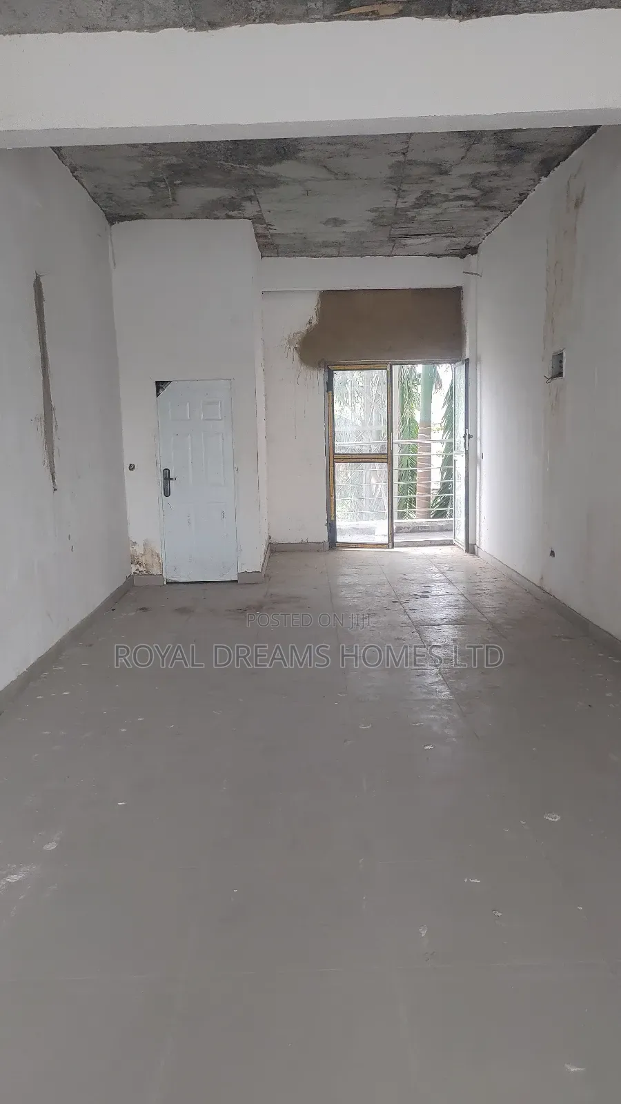 Shop Space Facing the Major Road Wuse2