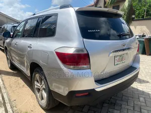 Toyota Highlander Limited 3.5l 4WD 2013 Silver