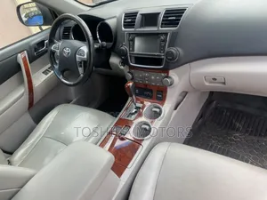 Toyota Highlander Limited 3.5l 4WD 2013 Silver