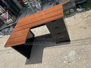 Curve Working Table Suitable for Your Office and Home