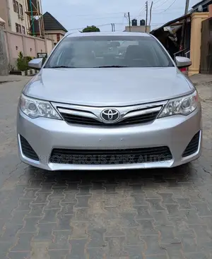 Toyota Camry LE 4dr Sedan (2.5L 4cyl 6A) 2012 Silver