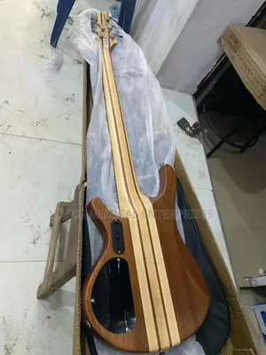 Active Bass Guitar Luxars S-B60 Five String Active Bass