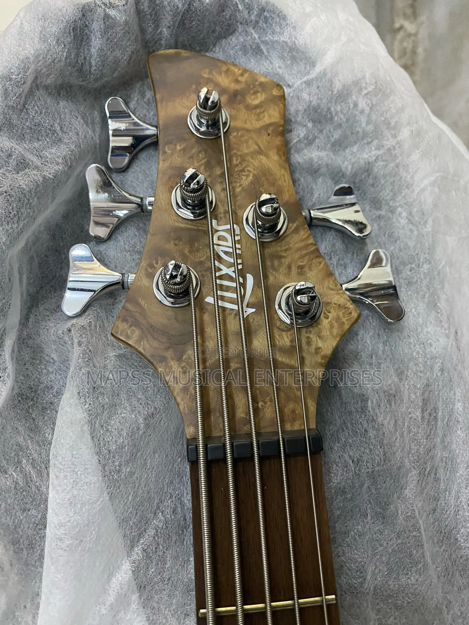 Active Bass Guitar Luxars S-B60 Five String Active Bass