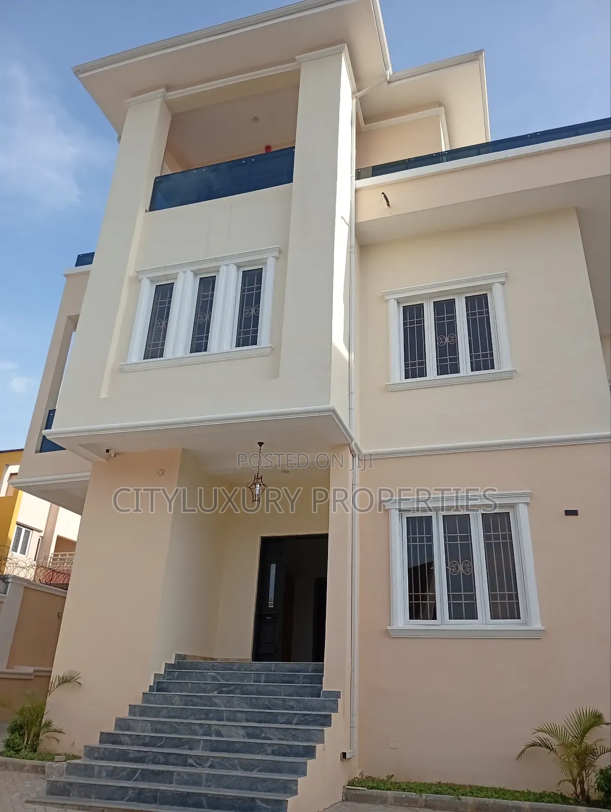 6bdrm Maisonette in Guzape District for sale