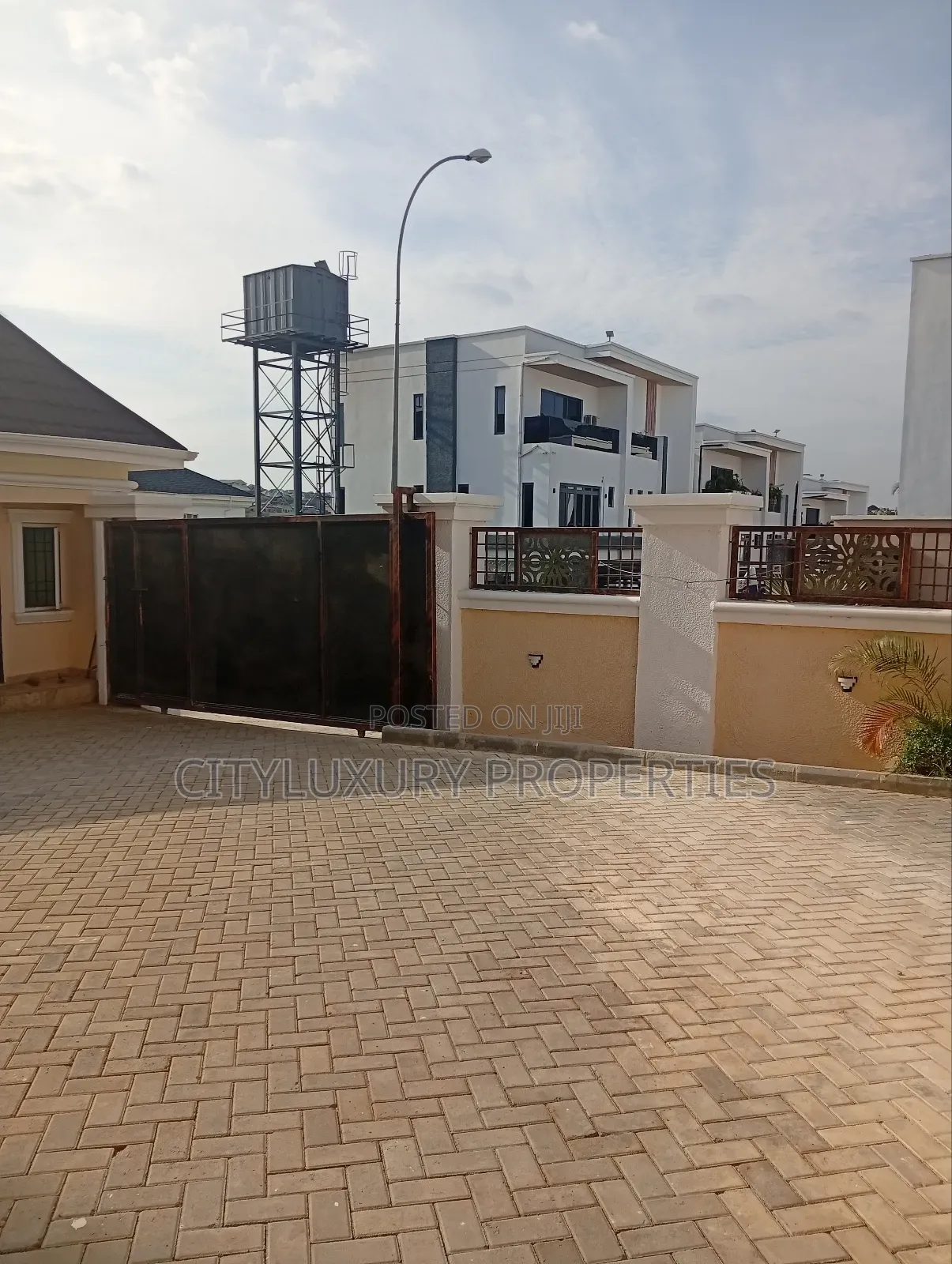 6bdrm Maisonette in Guzape District for sale